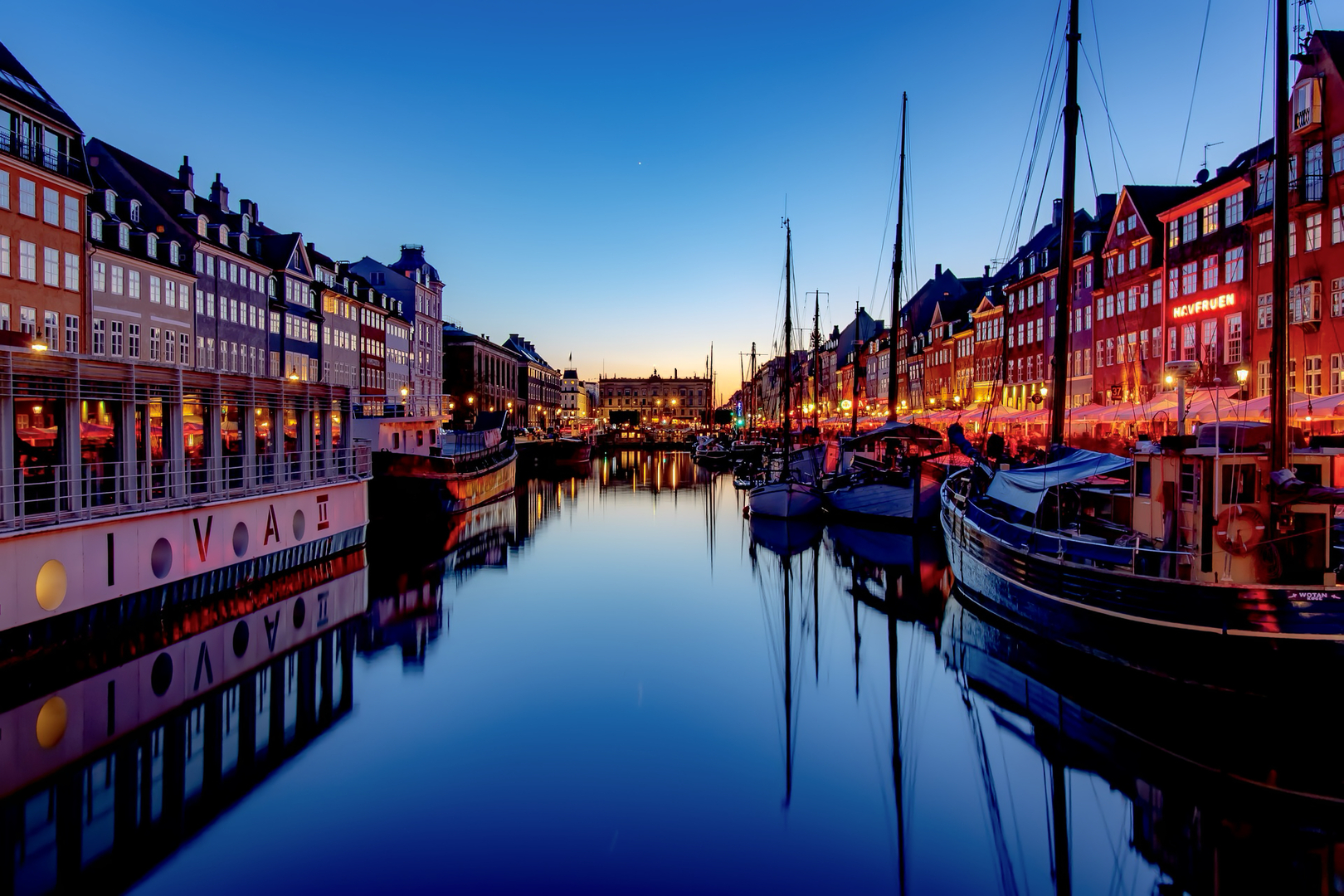 dk-cph-nyhavn-dusk-pixabay (1).jpg
